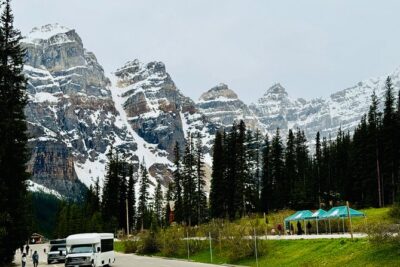 ShuttleBus 2way Banff to Lake Louise (1Hr) and Moraine Lake (1Hr) - Where you start in Banff: 135 Beaver St pickup and a small-group ride