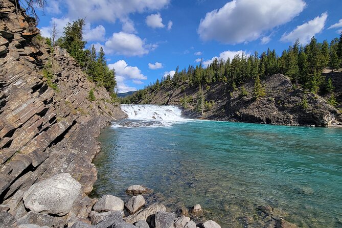 Transfer to Canmore & Banff: Yamnuska Wolfdog Sanctuary Tour - Group size, comfort, and the luggage rules